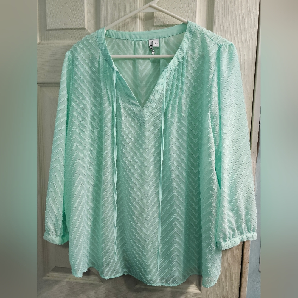Elle🩵 Women's Top